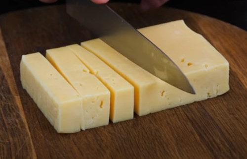 Куриные котлеты в духовке с сыром. Куриные котлеты с сыром внутри в духовке – лучший рецепт