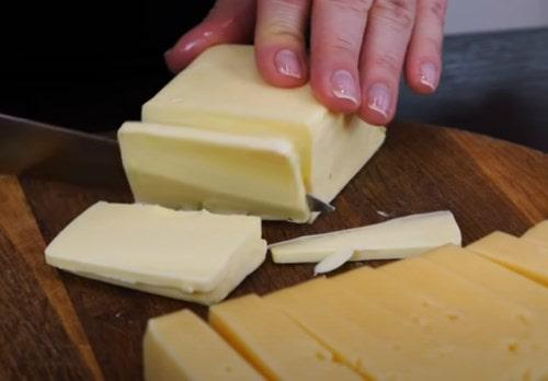 Куриные котлеты в духовке с сыром. Куриные котлеты с сыром внутри в духовке – лучший рецепт