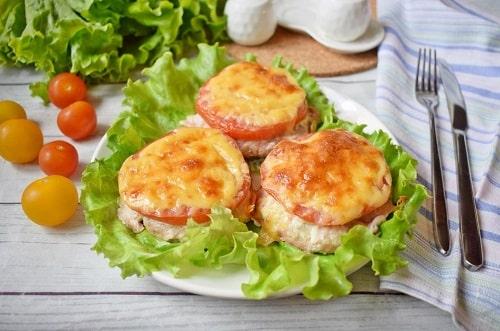 Куриные котлеты в духовке с сыром. Куриные котлеты с сыром внутри в духовке – лучший рецепт