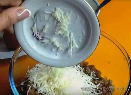 Котлеты с сыром сверху на сковороде. Пошаговый рецепт котлет, запеченных в духовке с сыром и помидорами