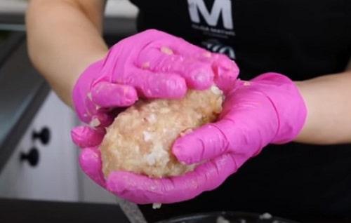 Куриные котлеты в духовке с сыром. Куриные котлеты с сыром внутри в духовке – лучший рецепт