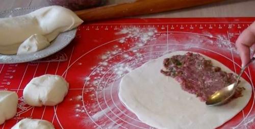 Как приготовить идеальные домашние чебуреки. Самые удачные рецепты домашних чебуреков. Сочные и хрустящие, как в чебуречной!