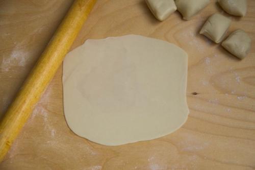 Чебуреки хрустящие сочные. 20 простых рецептов, как приготовить домашние чебуреки