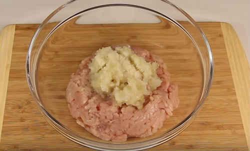 Рубленые куриные котлеты с сыром пп в духовке. Куриные котлеты с сыром — рецепты в духовке, на сковороде