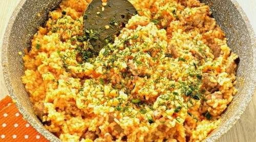 Рис с томатной пастой и мясом. Плов на сковороде со свининой и томатной пастой