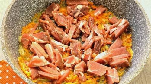 Рис с томатной пастой и мясом. Плов на сковороде со свининой и томатной пастой