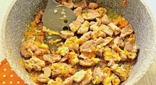 Рис с томатной пастой и мясом. Плов на сковороде со свининой и томатной пастой