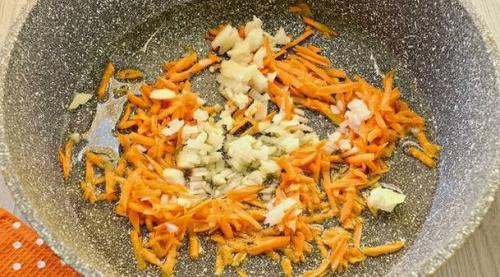 Рис с томатной пастой и мясом. Плов на сковороде со свининой и томатной пастой