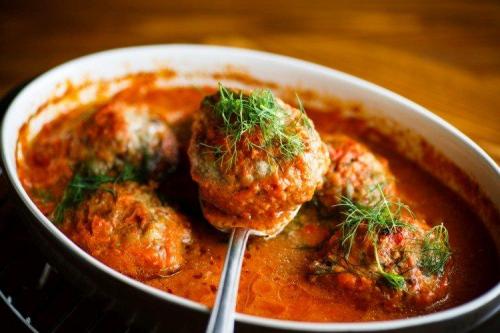 Тефтели в духовке на противне. Тефтели с подливкой в духовке: 10 вкуснейших рецептов