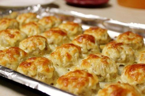 Тефтели в духовке на противне. Тефтели с подливкой в духовке: 10 вкуснейших рецептов