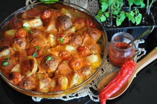 Тефтели в духовке на противне. Тефтели с подливкой в духовке: 10 вкуснейших рецептов
