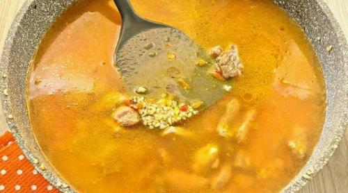 Рис с томатной пастой и мясом. Плов на сковороде со свининой и томатной пастой