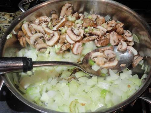 Как сделать соус для куриных зраз с грибами. Куриные зразы с грибной начинкой и сметанным соусом