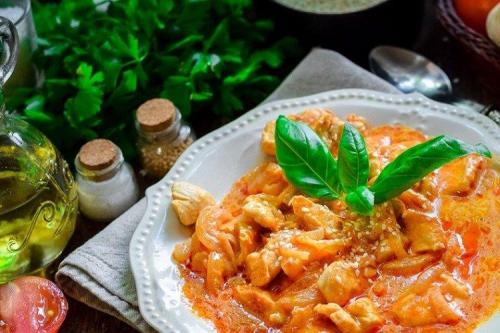 Какие ингредиенты нужны для приготовления куриного бефстроганова с пюре. Бефстроганов из курицы: 15 рецептов на любой вкус