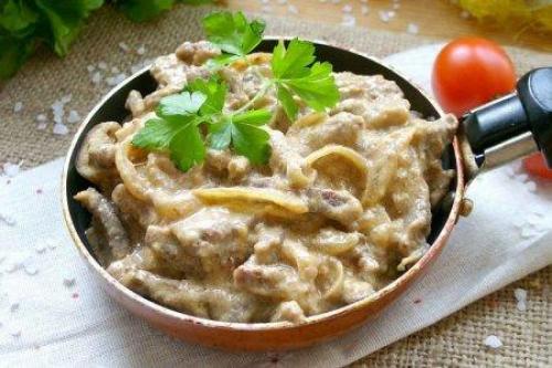 Какие ингредиенты нужны для приготовления куриного бефстроганова с пюре. Бефстроганов из курицы: 15 рецептов на любой вкус