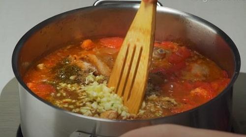 Чахохбили из курицы со специями. Чахохбили из курицы по-грузински — 8 классических рецептов с помидорами, вином, орехами