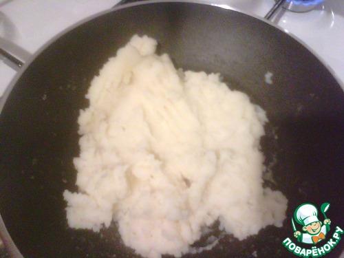 Вкусный и полезный: рецепт картофельного пюре с жареной куриной грудкой 30