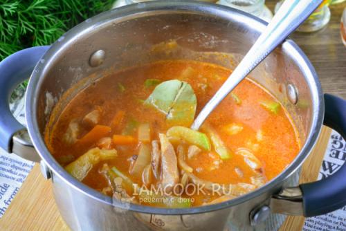 Вкусный и удобный: рецепт гуляша из куриной грудки с картофельным пюре 35 Вкусный и удобный: рецепт гуляша из куриной грудки с картофельным пюре 35