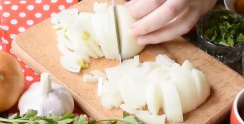 Как долго готовится картофельное пюре с гуляшом из куриной грудки. Гуляш из курицы c подливкой