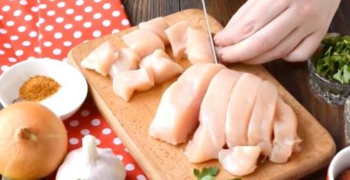 Как долго готовится картофельное пюре с гуляшом из куриной грудки. Гуляш из курицы c подливкой