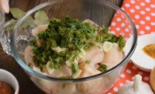 Можно ли приготовить картофельное пюре с гуляшом из куриной грудки на сковороде. Гуляш из курицы с подливкой из томатной пасты и муки