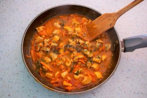 Как правильно размешать картофельное пюре с гуляшом из куриной грудки. Гуляш из куриной грудки с томатной подливкой