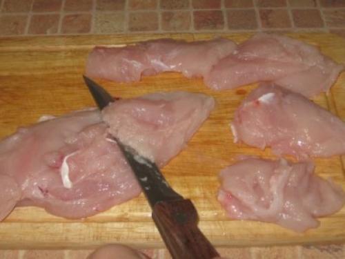 Как готовить куриное филе в сухарях с картофельным пюре.