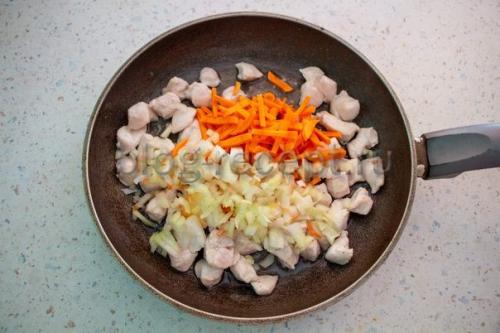 Как правильно размешать картофельное пюре с гуляшом из куриной грудки. Гуляш из куриной грудки с томатной подливкой