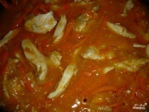 Картофельное пюре с гуляшом из куриной грудки. Гуляш из куриной грудки