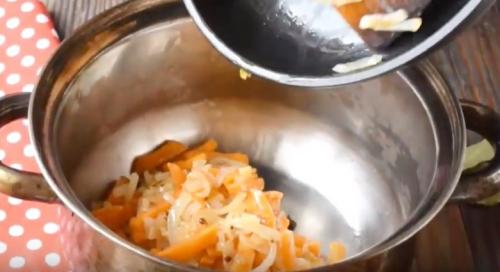 Как долго готовится картофельное пюре с гуляшом из куриной грудки. Гуляш из курицы c подливкой