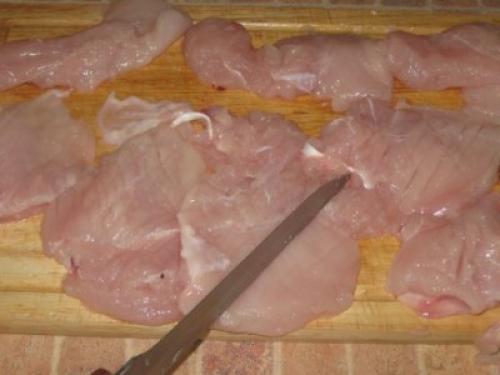 Как готовить куриное филе в сухарях с картофельным пюре.