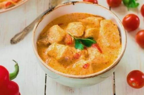 Можно ли приготовить картофельное пюре с гуляшом из куриной грудки на сковороде. Гуляш из курицы с подливкой из томатной пасты и муки