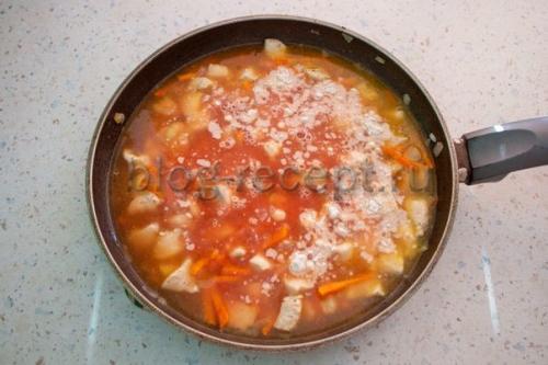 Как правильно размешать картофельное пюре с гуляшом из куриной грудки. Гуляш из куриной грудки с томатной подливкой