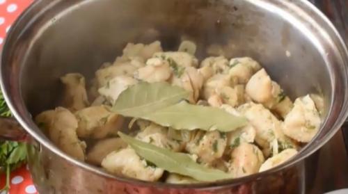 Как долго готовится картофельное пюре с гуляшом из куриной грудки. Гуляш из курицы c подливкой