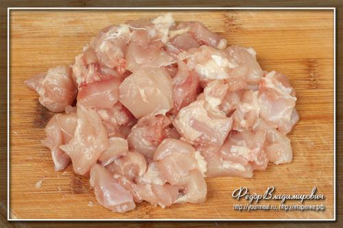 Рис с курицей яйцом и овощами.