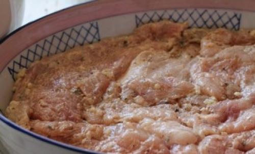 Какие ингредиенты нужны для приготовления куриных отбивных под шубой из картофельного пюре. Куриные отбивные под шубой