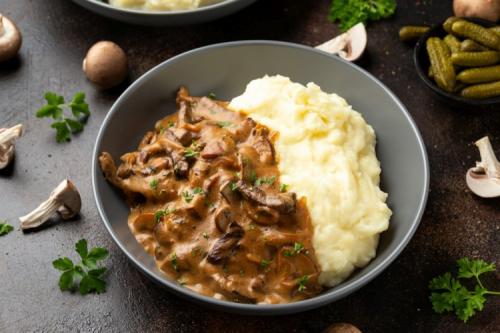 Сколько времени нужно на приготовление куриных отбивных под шубой из картофельного пюре