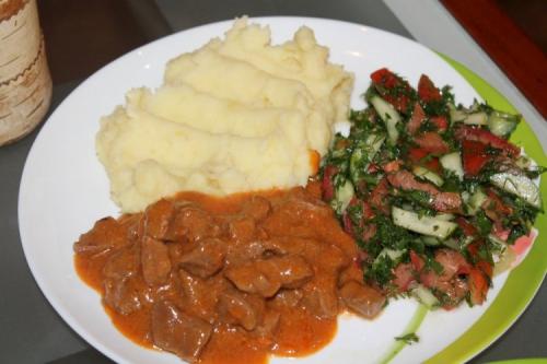 Какие соусы можно подавать к куриным отбивным под шубой из картофельного пюре. 15 легких рецептов подливы для картофельного пюре