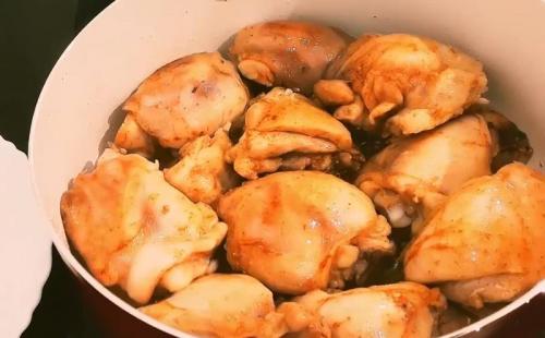 Чахохбили из курицы простой рецепт в духовке. Простой рецепт чахохбили из курицы на сковороде с томатной пастой