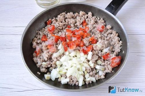 Рис с фаршем и томатной пастой на сковороде.. Рис с фаршем и овощами на сковороде в томате 01 Рис с фаршем и томатной пастой на сковороде.. Рис с фаршем и овощами на сковороде в томате 01