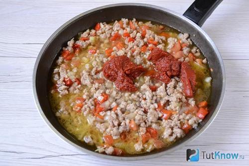 Рис с фаршем и томатной пастой на сковороде.. Рис с фаршем и овощами на сковороде в томате 02 Рис с фаршем и томатной пастой на сковороде.. Рис с фаршем и овощами на сковороде в томате 02