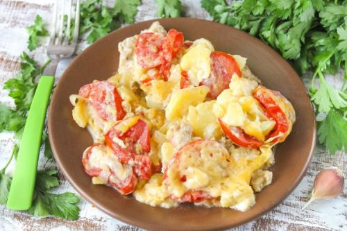 Как добавить вкус к мясу по-французски с картошкой в мультиварке. Мясо по-французски с картошкой в мультиварке