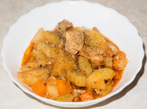 Овощное рагу с мясом и кабачками и картошкой в мультиварке. Блюдо для летнего меню: мясо плюс ассорти из овощей