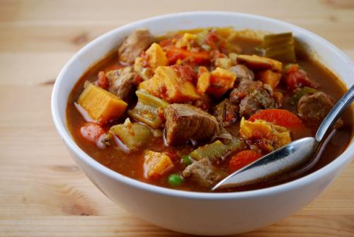 Овощное рагу с мясом и кабачками и картошкой в мультиварке. Блюдо для летнего меню: мясо плюс ассорти из овощей