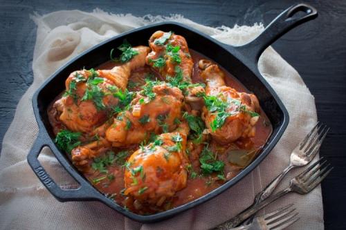 Что необходимо для приготовления пюре с куриным филе в томатном соусе. 15 быстрых рецептов курицы в томатном соусе