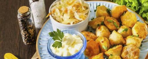 Жареные пельмени с луком и помидорами. Жареные пельмени – 10 пошаговых рецептов на сковороде