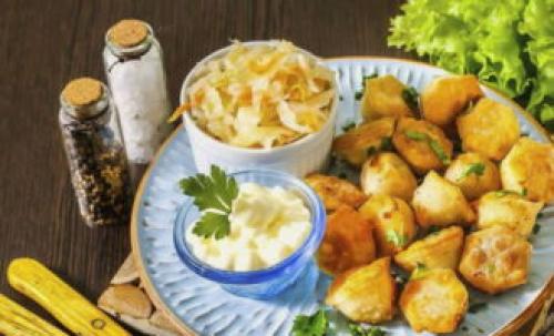 Жареные пельмени с луком и помидорами. Жареные пельмени – 10 пошаговых рецептов на сковороде