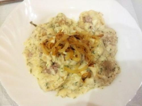 Жареные пельмени в сметане. Жареные пельмени в сметанном соусе