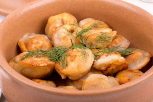 Жареные пельмени с луком и яйцом. Как пожарить пельмени на сковороде, отваренные, замороженные