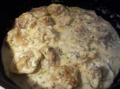 Жареные пельмени в сметане. Жареные пельмени в сметанном соусе